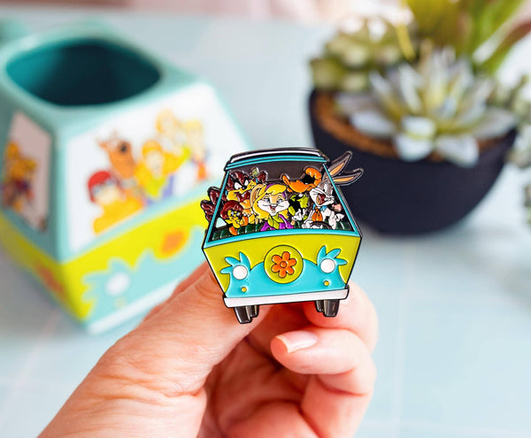 Warner Bros. 100 Looney Tunes x Mystery Machine Enamel Pin